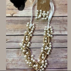 Plunder Gorgeous pearls with gold and white ribbon. Very classy set!